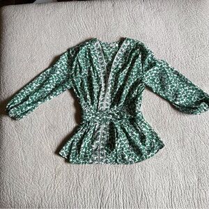 4 for $15✨Max Studio green tie-waist top